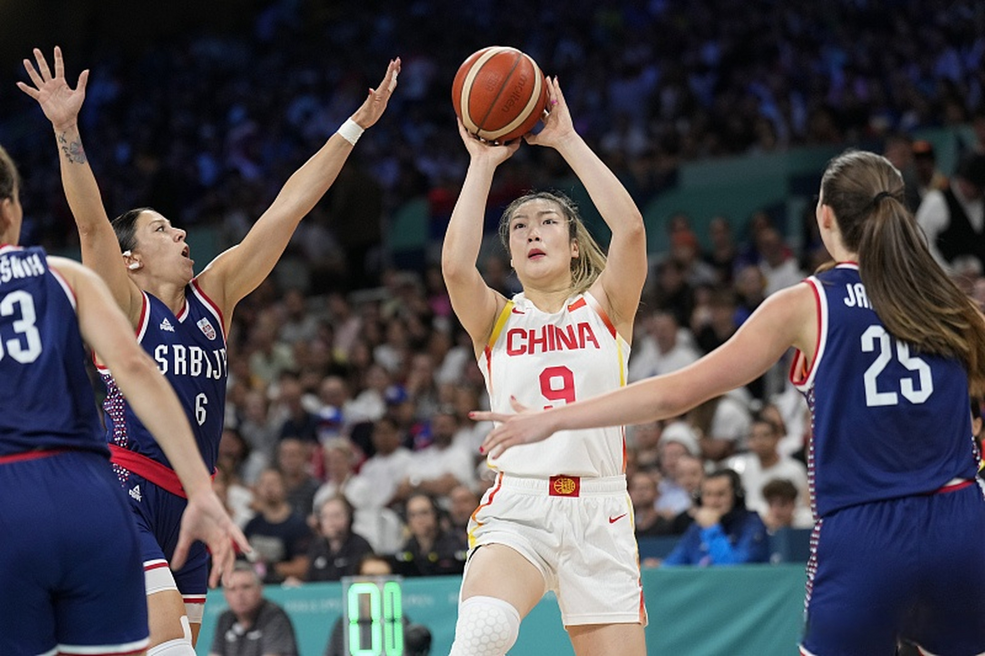 关于法国女篮实力压制塞尔维亚，获得国际篮球比赛胜利的信息